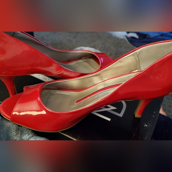 Red open toe pumps with box.  Worn once to a wedding. - Picture 2 of 11